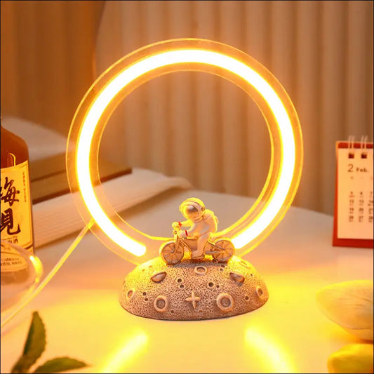 Astronaut Nightlight - Creatief LED-geschenk voor Slaapkamerdecoratie - Cycling Astronaut - LED Light Geel / 15*16cm